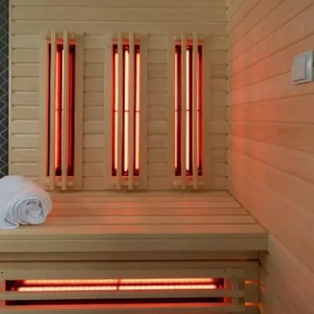 Dom wakacyjny Large Home, Swimming Pool, Sauna, Jacuzzi *