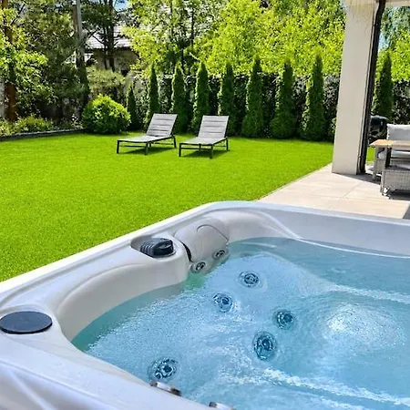 Dom wakacyjny Large Home, Swimming Pool, Sauna, Jacuzzi
