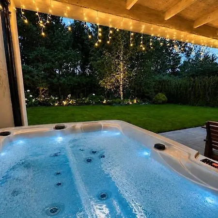 Large Home, Swimming Pool, Sauna, Jacuzzi