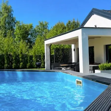 Large Home, Swimming Pool, Sauna, Jacuzzi