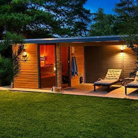 Large Home, Swimming Pool, Sauna, Jacuzzi Hébergement de vacances Odargowo
