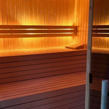 Large Home, Swimming Pool, Sauna, Jacuzzi Hébergement de vacances