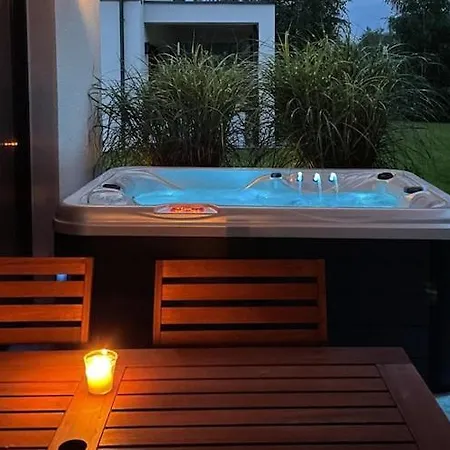 Large Home, Swimming Pool, Sauna, Jacuzzi Dom wakacyjny Odargowo