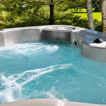 Dom wakacyjny Large Home, Swimming Pool, Sauna, Jacuzzi